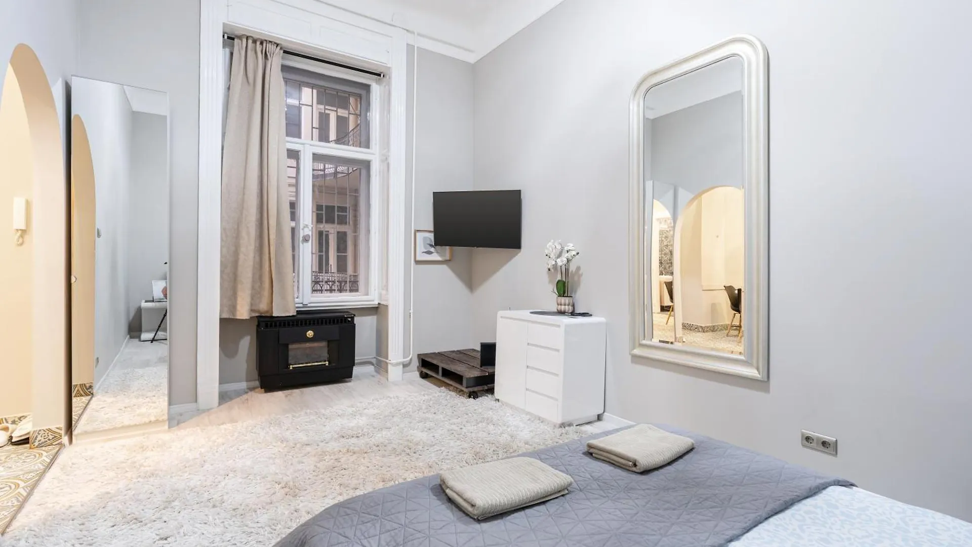Sea Holly Apartment - With Perfect Location 2 Separate Bdrms Budapešť