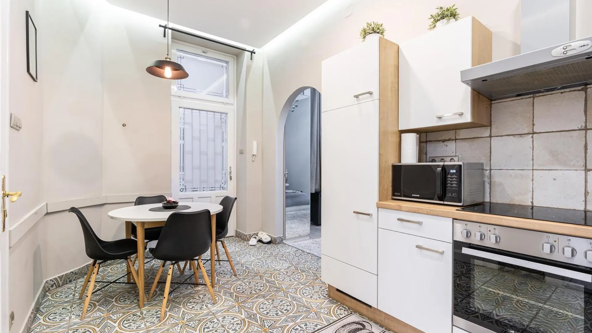 Sea Holly Apartment - With Perfect Location 2 Separate Bdrms Budapešť