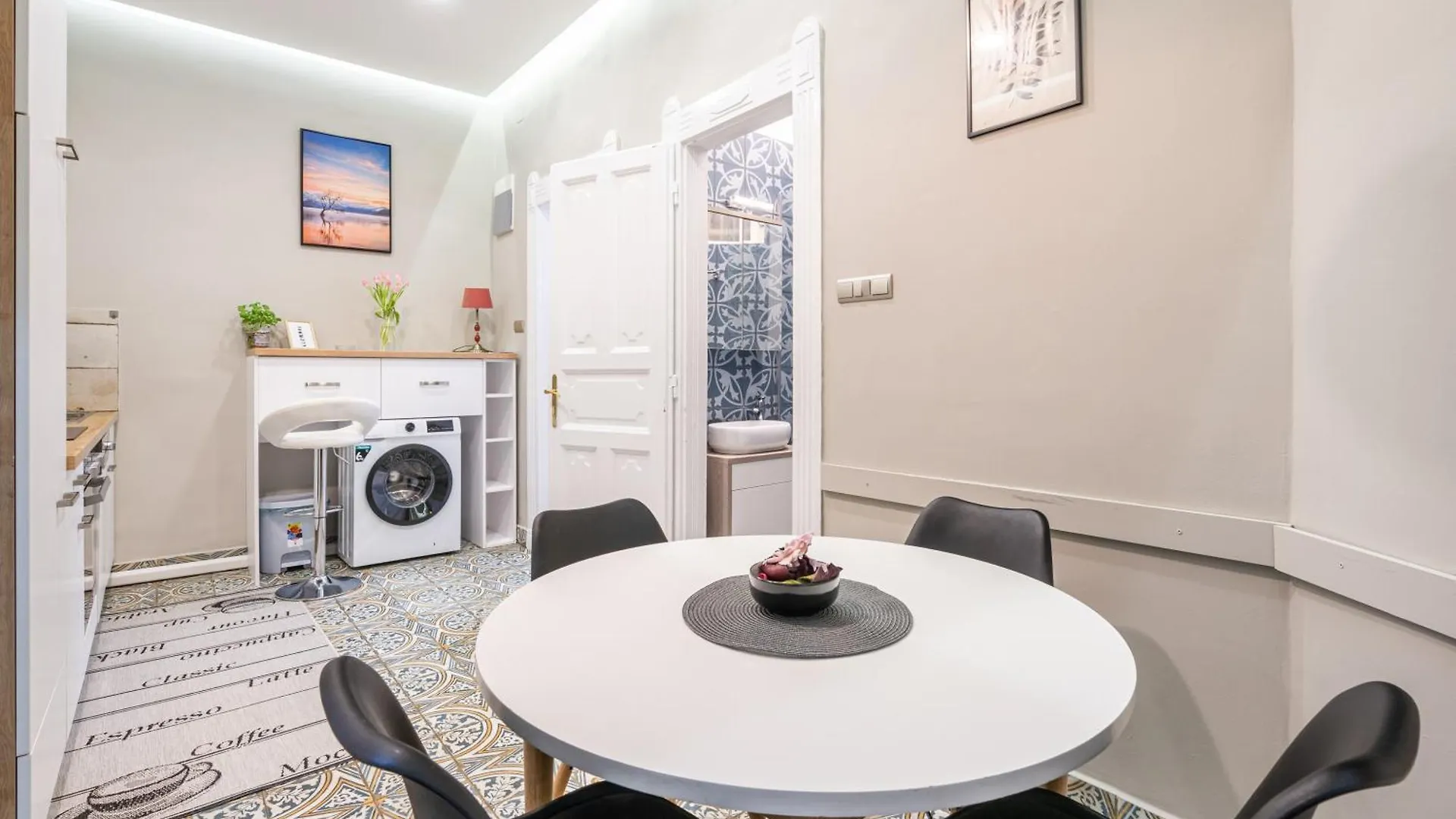 Sea Holly Apartment - With Perfect Location 2 Separate Bdrms Budapešť Maďarsko