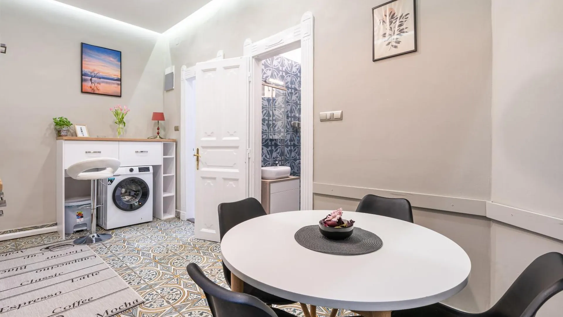 Sea Holly Apartment - With Perfect Location 2 Separate Bdrms Budapešť