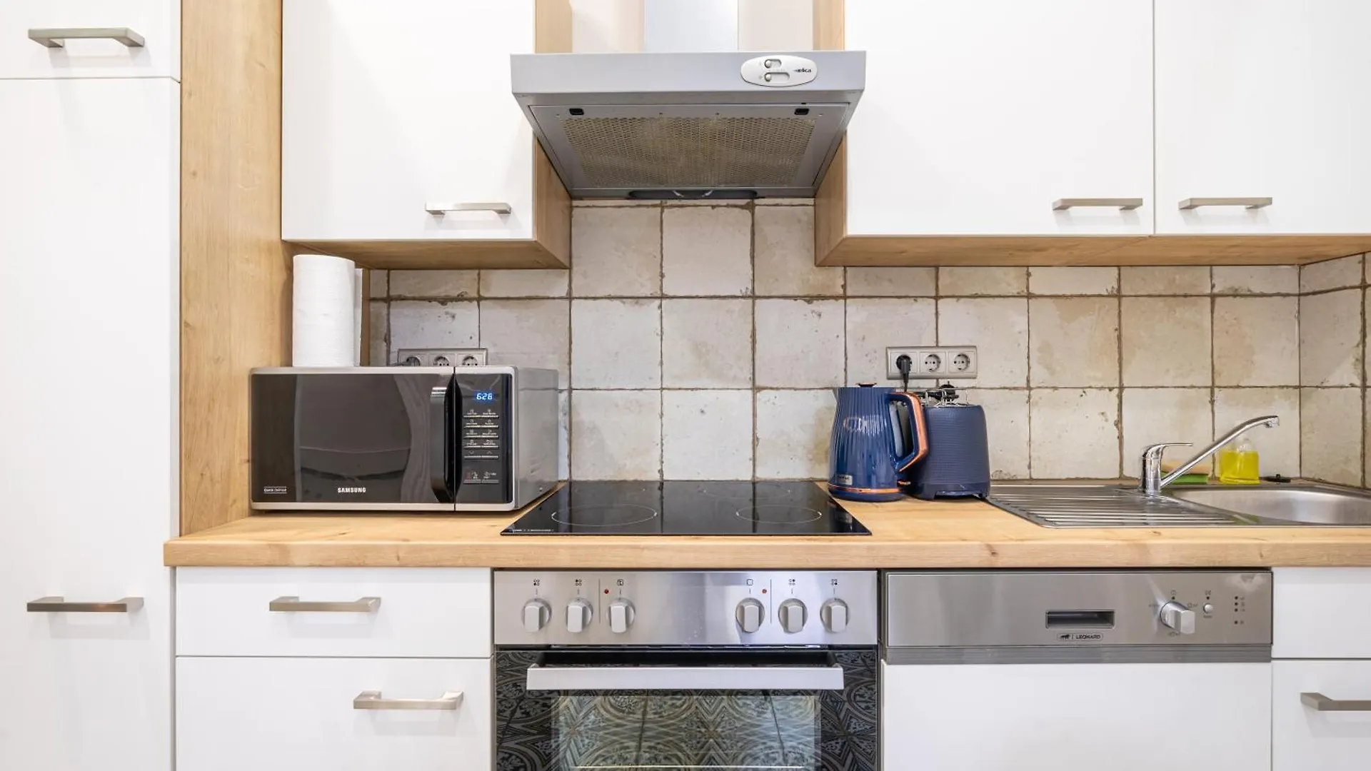 Sea Holly Apartment - With Perfect Location 2 Separate Bdrms Budapešť